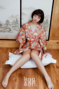 把冰块放入女生下面视频